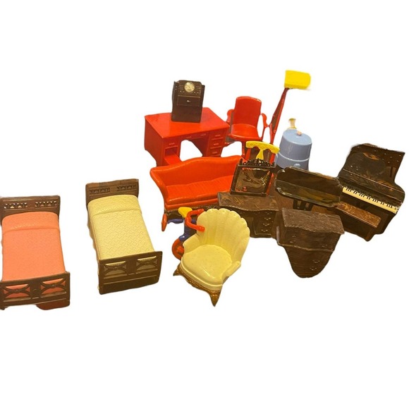 VTG Renwal miniature dollhouse furniture
